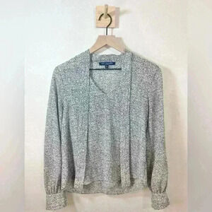 ONE ❤️ CLOTHING Los Angeles Blouse with sweet details • Size Small